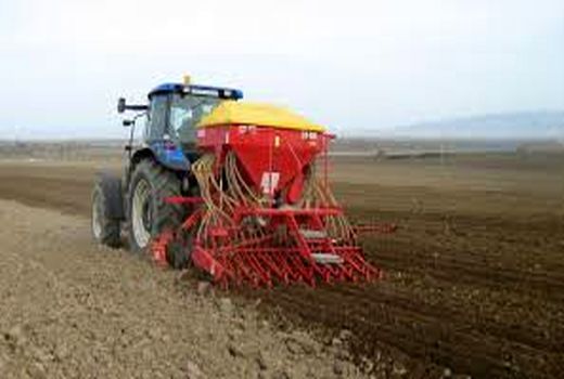 کاشت مکانیزه محصولات پاییزی در فسا