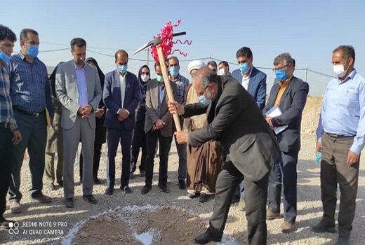 کلنگ احداث یک واحد صنایع غذایی در اقلید به زمین نشست 