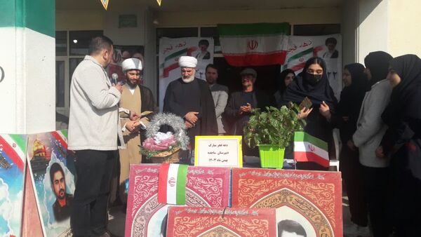 نواختن زنگ انقلاب در مدارس روستایی و عشایری استان قزوین 