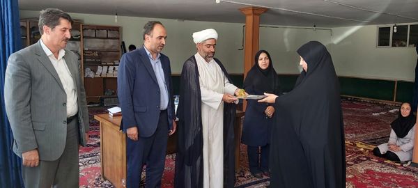 از زن روستایی موفق و محجبه میاندوآبی تجلیل شد