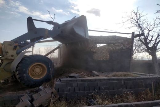 قلع و قمع ۲۷ بنای غیرمجاز در اراضی شهرستان بوئین زهرا