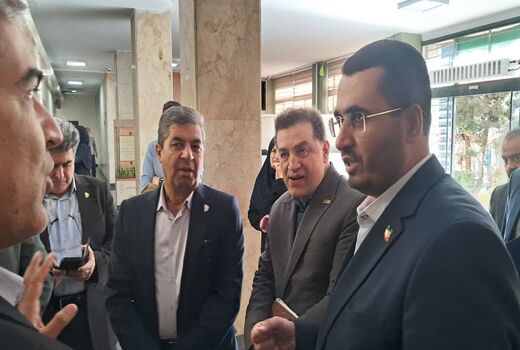 تجلیل متفکر آزاد از دستاوردهای مرکز پایش تولید؛ الگوی کشت علمی، محور تصمیم‌گیری اقتصادی کشاورزان
