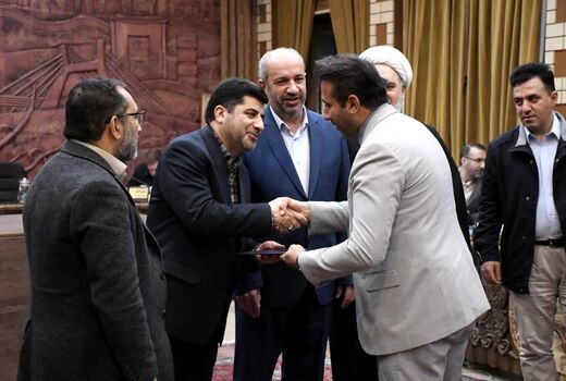 با حضور رئیس سازمان جهاد کشاورزی آذربایجان شرقی از نویسنده کتاب «اینجا، آنجا» تجلیل شد