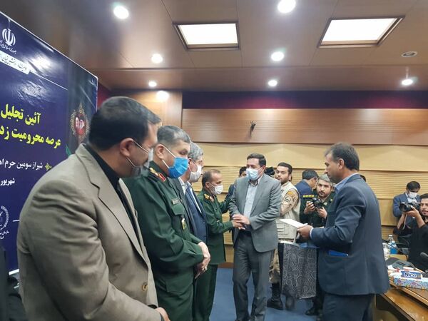 تجلیل از رئیس جهاد کشاورزی فارس در زمینه محرومیت زدایی