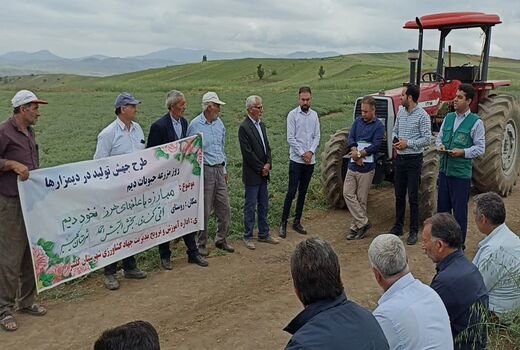 آزمایش کاربردی علف کش اتوبور در مزارع نخود شهرستان کلیبر 