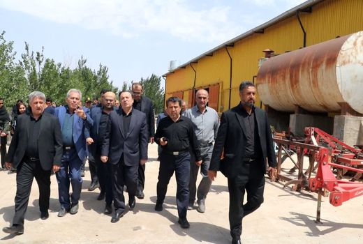 بازدید استاندار قزوین از بزرگترین واحد تولید بذر غلات دیم استان