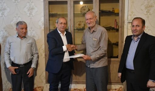 رئیس جهاد کشاورزی آذربایجان شرقی با جانباز سرافراز مراغه دیدار کرد