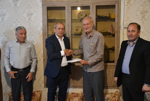 رئیس جهاد کشاورزی آذربایجان شرقی با جانباز سرافراز مراغه دیدار کرد