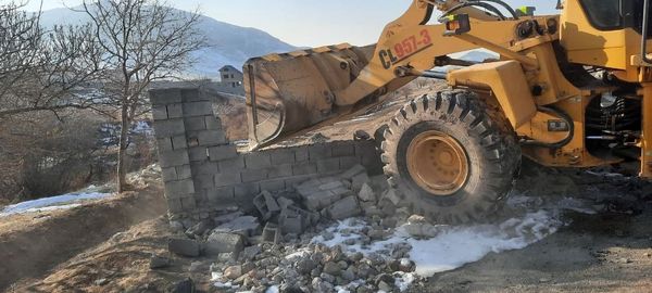 قلع و قمع ۷ بنای غیر مجاز در اراضی شهرستان آبیک