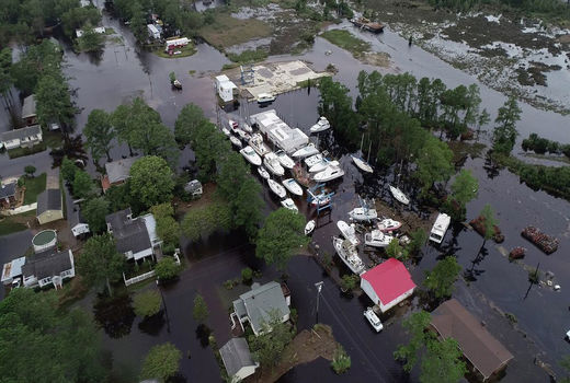 قطع برق یک میلیون خانه در طوفان فلورانس  
