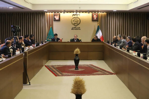 پرداخت مطالبات ارزی واردکنندگان کالاهای اساسی را با جدیت پیگیری می‌کنیم