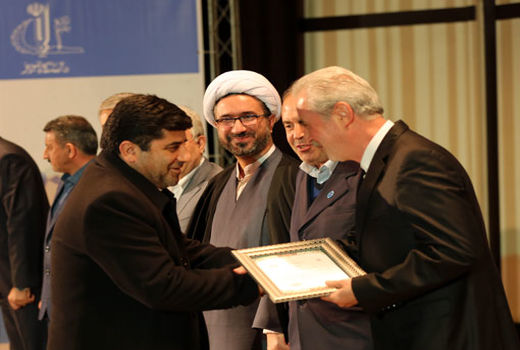 تجلیل دانشگاه تبریز از رئیس سازمان جهادکشاورزی آذربایجان شرقی به عنوان نهاد برگزیده حامی پژوهش