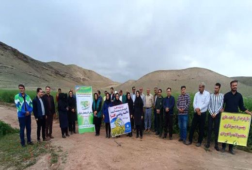 برپایی کاروان ترویجی الگوی کشت محصولات زراعی در شهرستان جلفا