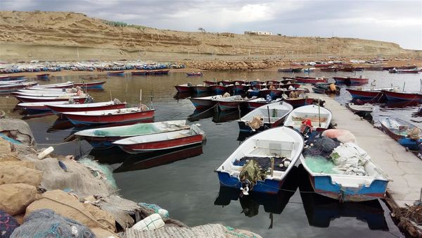دو شناور صیادی متخلف در بندر تیس شهرستان چابهار توقیف شد